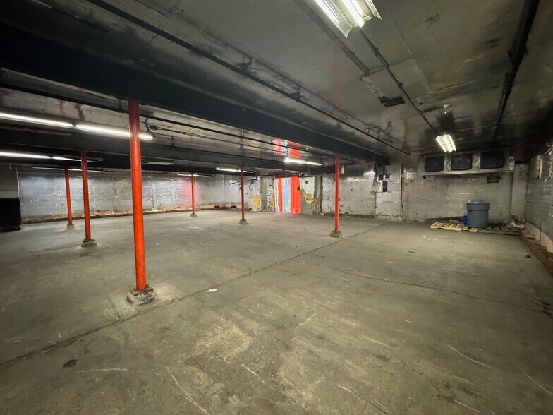 More Photos Of 195 Hudson St, Cornwall-on-Hudson Distribution For Lease