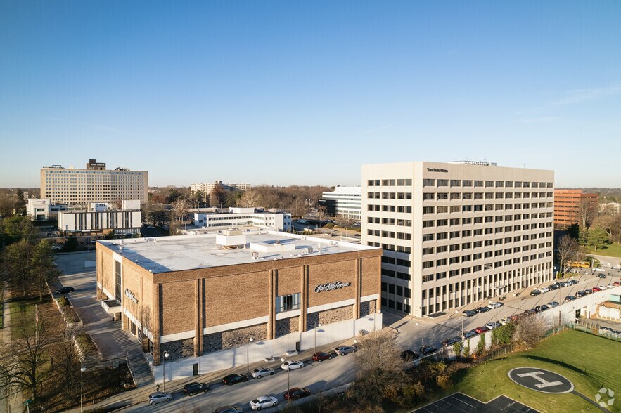 More Photos Of 2 Bala Plz, Bala Cynwyd Department Store For Lease