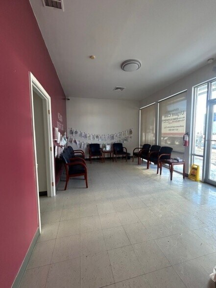 More Photos Of 801-809 W Central Ave, Carlisle Storefront For Lease