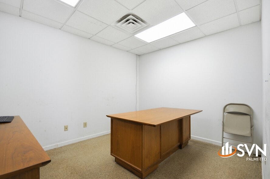 More Photos Of 107 Ben Hamby Ln, Greenville Light Distribution For Lease