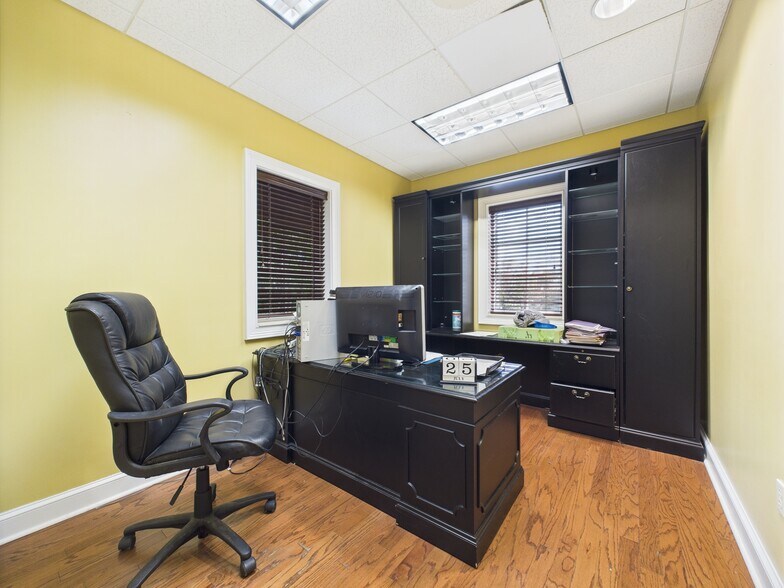 More Photos Of 201 E Dr Hicks Blvd, Florence Medical For Sale