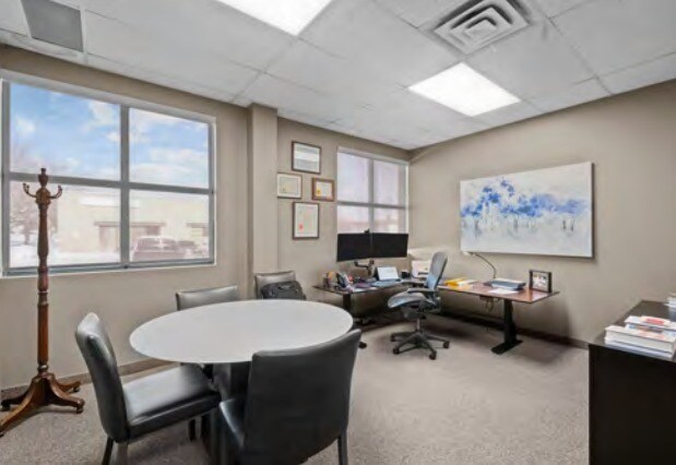 More Photos Of 2145 Dunwin Dr, Mississauga Office For Sale