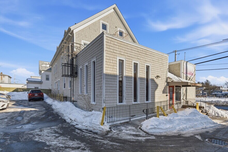 More Photos Of 540-544 Douglas Ave, Providence Office For Sale