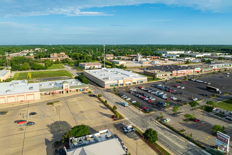 More Photos Of 7650 Barrington Rd, Hanover Park Recycling Center For Sale