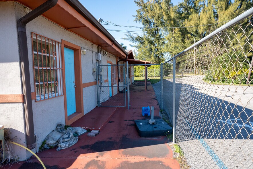 More Photos Of 10450 NW 19th Ave, Miami Schools For Sale