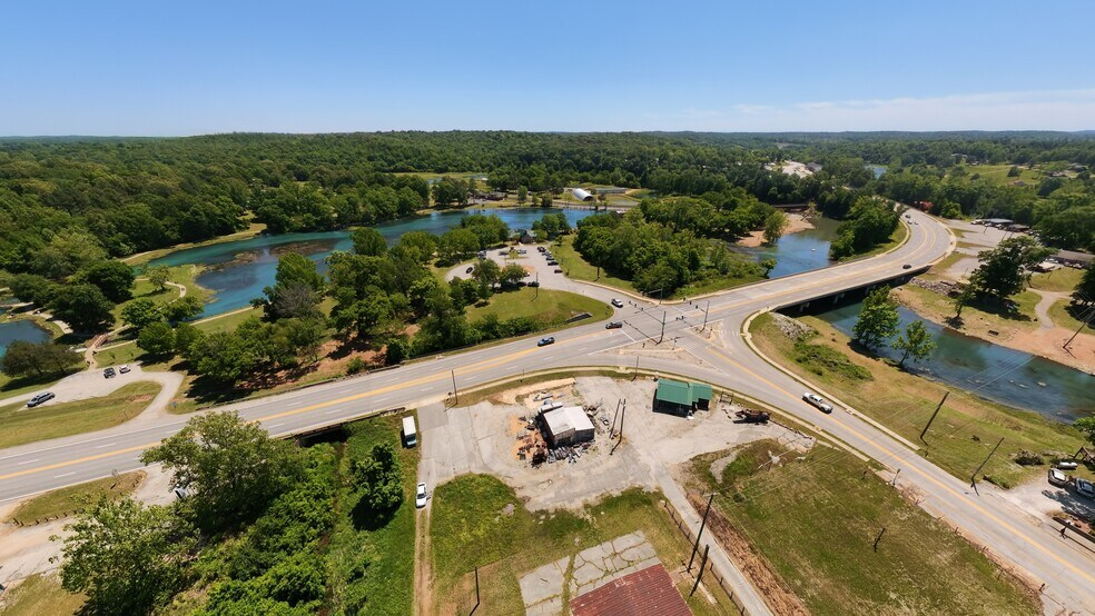 More Photos Of 15 Main St, Mammoth Spring Service Station For Sale
