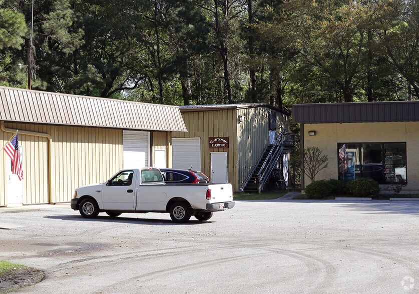 More Photos Of 29 Mathews Dr, Hilton Head Island Showroom For Lease