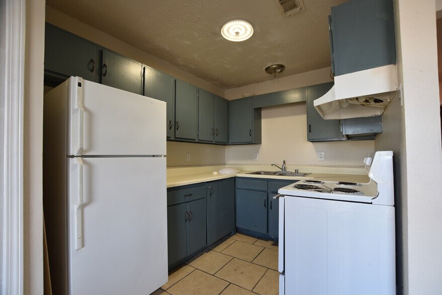 More Photos Of 1308 N Carol Ave, Monahans Apartments For Sale