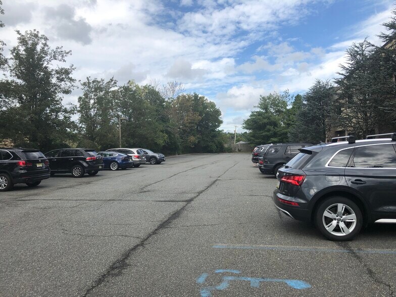 More Photos Of 48 Stiles Ln, Pine Brook Office For Lease