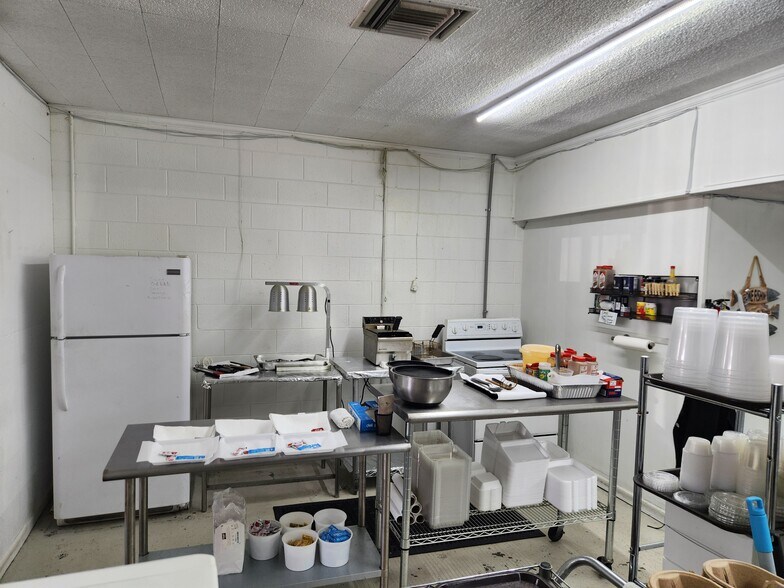 More Photos Of 246 W Walnut St, Jesup Freestanding For Sale