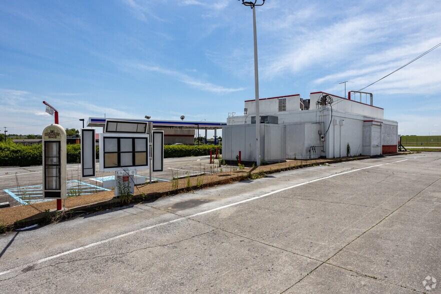 More Photos Of 2684 Alcoa Hwy, Alcoa Service Station For Lease