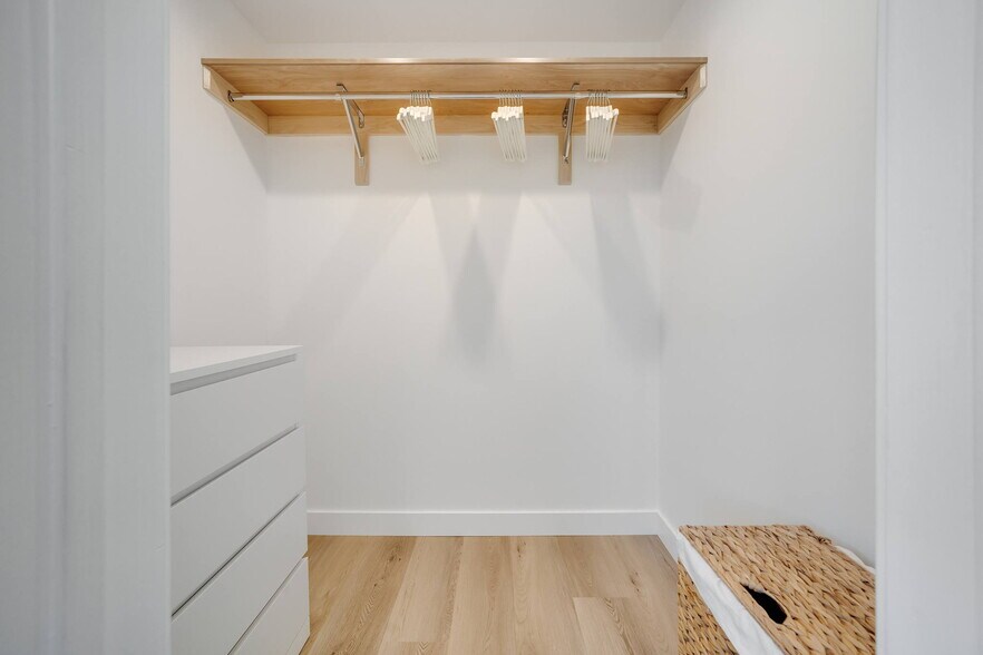 More Photos Of 2602 Pacific Ave, Venice Apartments For Sale