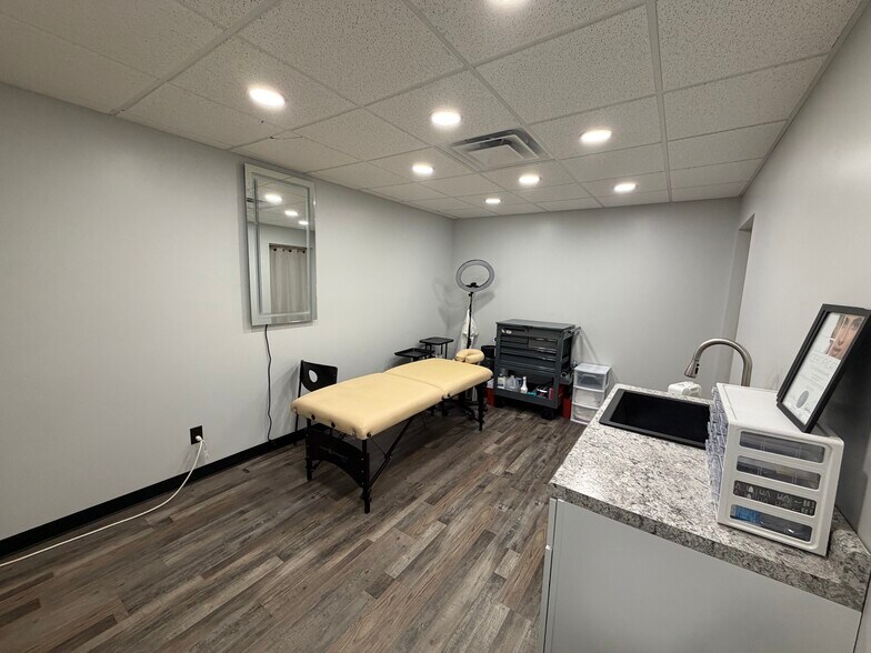 More Photos Of 516 Adams St, Mason Flex For Sale