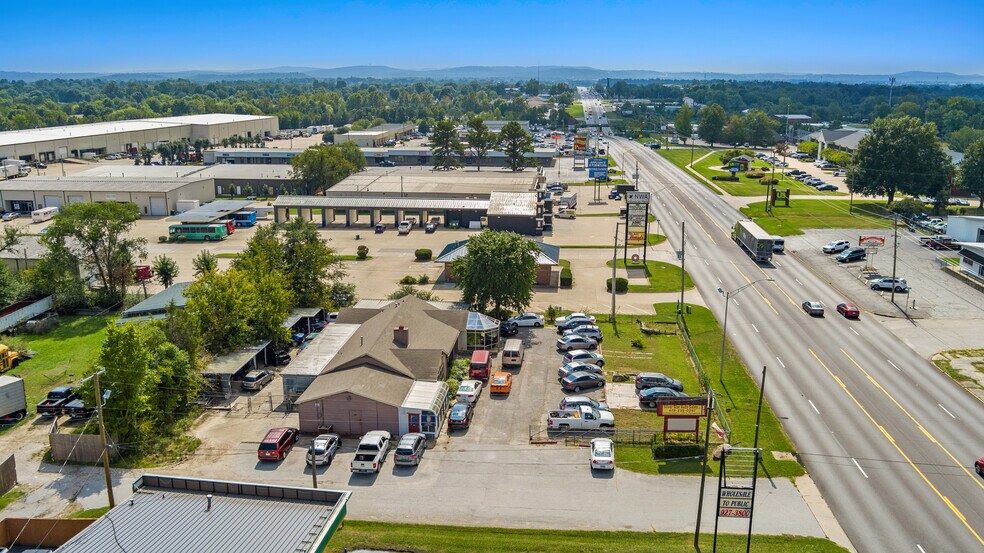 More Photos Of 2305 S Thompson St, Springdale Freestanding For Sale