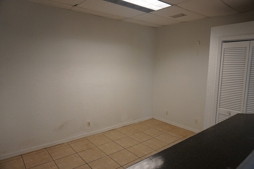 More Photos Of 1110 2nd Ave S, Lake Worth Warehouse For Lease