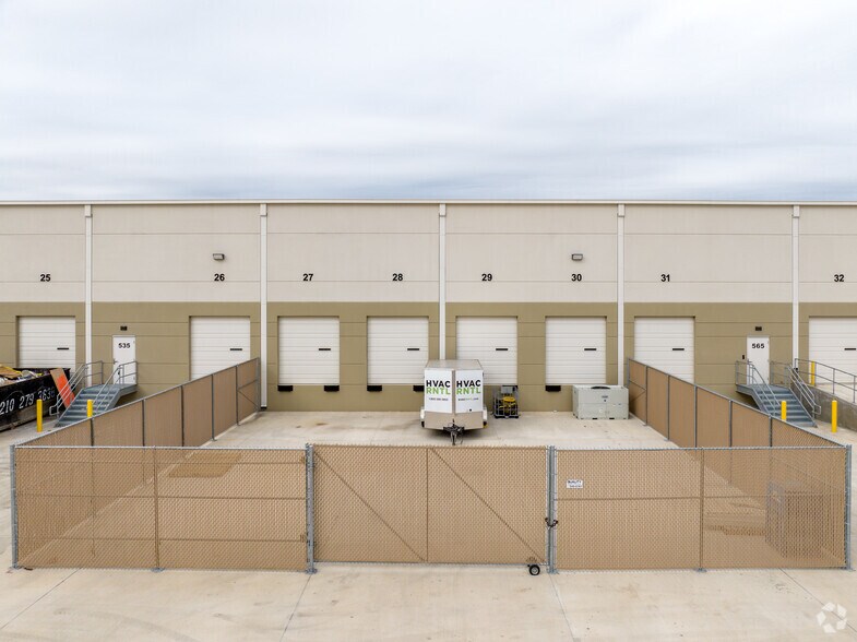 More Photos Of 17750 Lookout Rd, Schertz Unknown For Lease