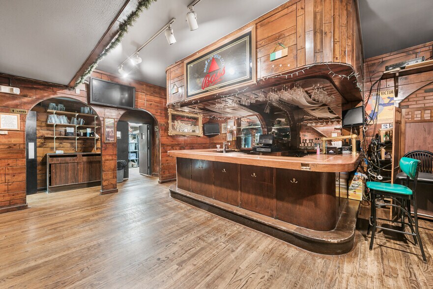 More Photos Of 6 Stone St, New York Storefront Retail Residential For Lease