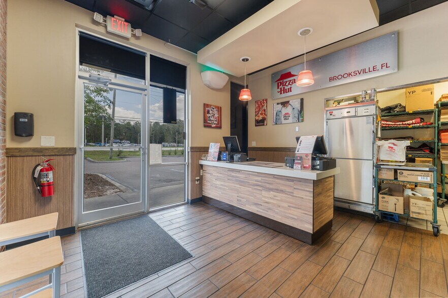 More Photos Of 7179-7187 Broad St, Brooksville Freestanding For Sale