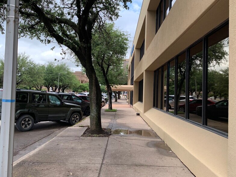 More Photos Of 100 Chestnut St, Abilene Office For Lease