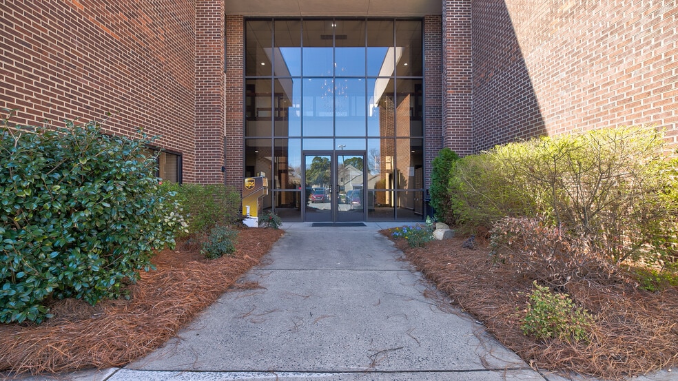 More Photos Of 10801 Johnston Rd, Charlotte Office For Lease