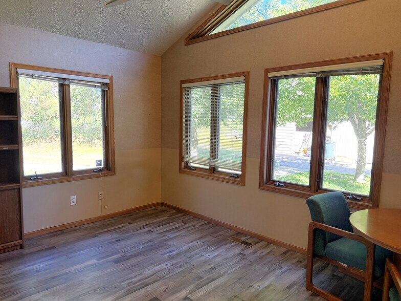 More Photos Of 14387 Edgewood Dr, Baxter Office For Lease