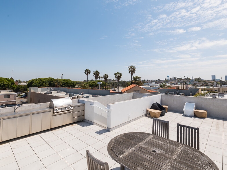 More Photos Of 208 Main St, El Segundo Loft Creative Space For Sale