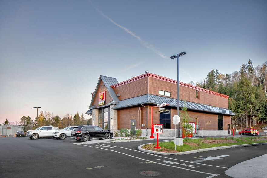 More Photos Of 445 Qc-117, Mont-tremblant General Retail For Lease