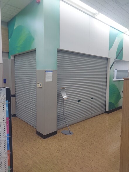 More Photos Of 366 George St, New Brunswick Drugstore For Lease