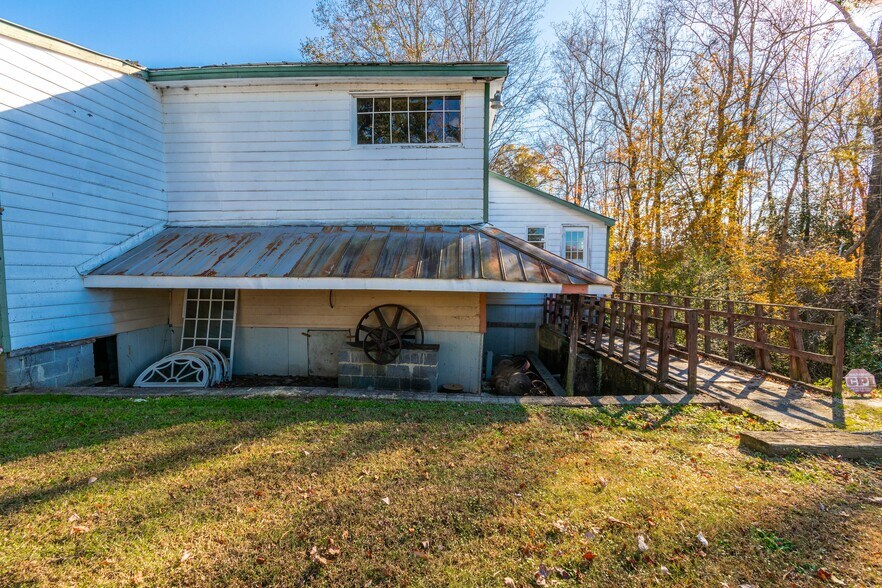 More Photos Of 8214 Panther Lake Rd, Willow Spring Flex For Lease
