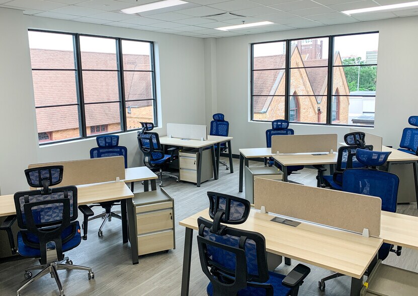 More Photos Of 136 4th St N, Saint Petersburg Coworking Space