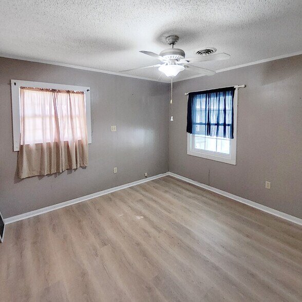 More Photos Of 1201 Crescent St, Summerton Apartments For Sale