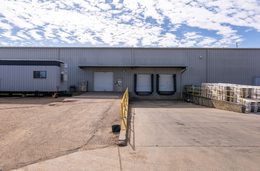 More Photos Of 135 Industrial Dr N, Madison Warehouse For Sale