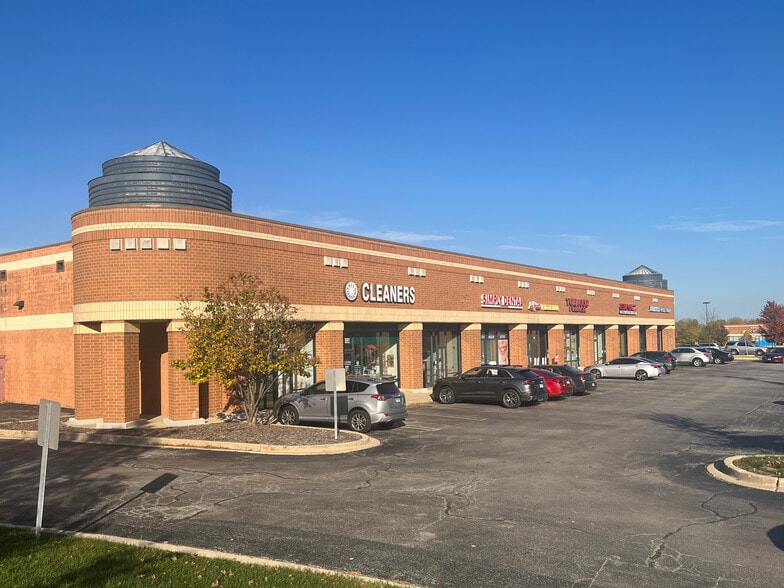 More Photos Of 335-411 E Geneva Rd, Carol Stream Unknown For Lease