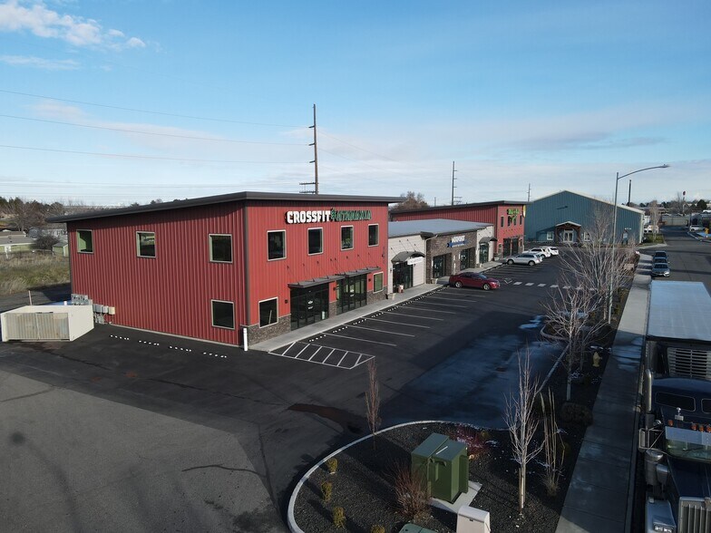 More Photos Of 8804 W Victoria Ave, Kennewick Showroom For Lease