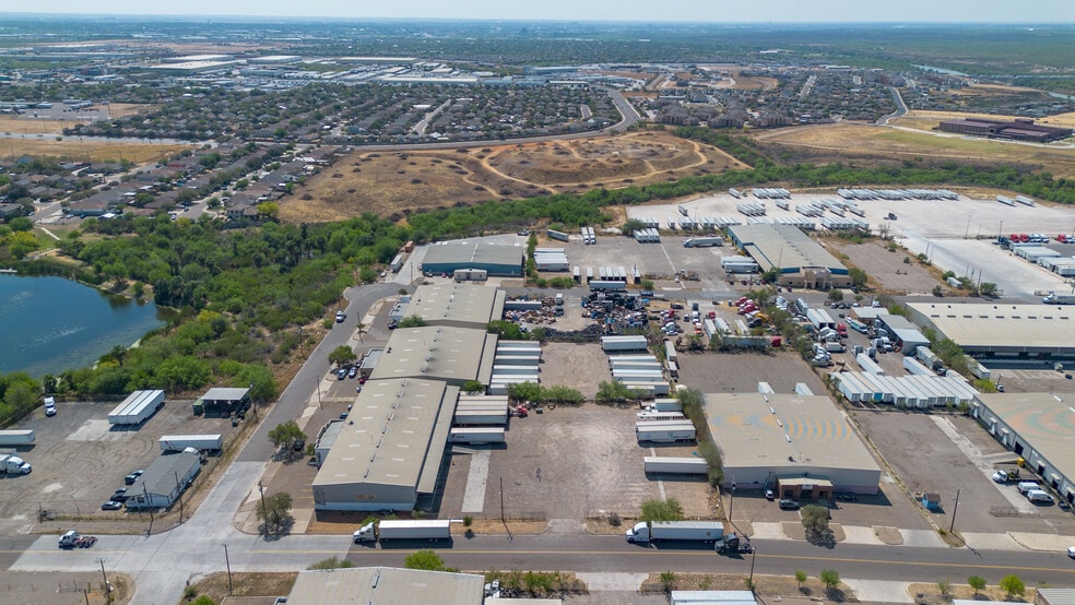 More Photos Of 14112 Business Ave, Laredo Warehouse For Lease