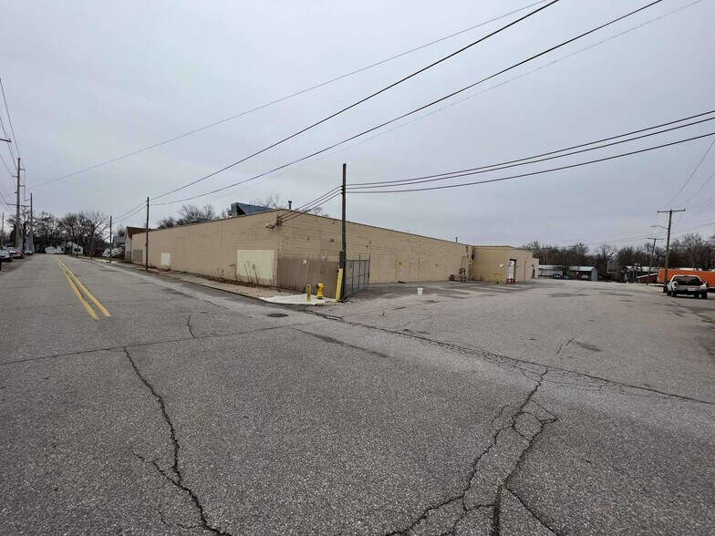 More Photos Of 301 E Simonton St, Elkhart Industrial For Lease