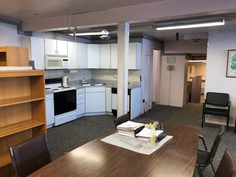 More Photos Of 1715 W Carroll Ave, Chicago Distribution For Lease