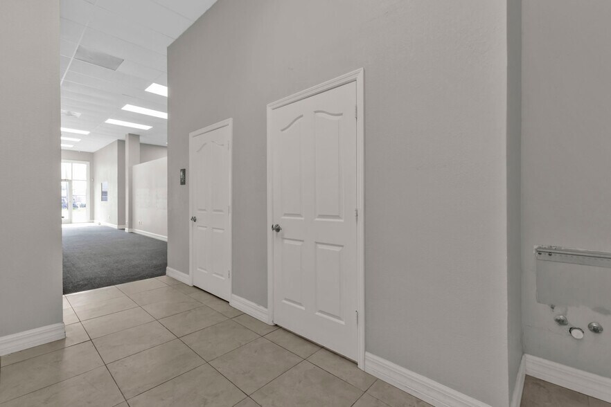 More Photos Of 4694 Tamiami Trl, Port Charlotte Freestanding For Lease