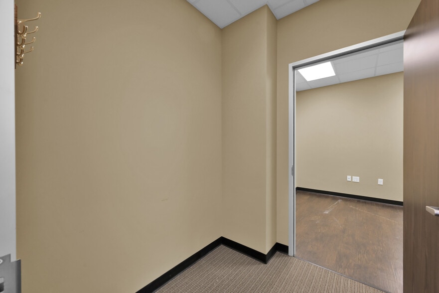 More Photos Of 1126 Rayford Rd, Spring Medical For Sale