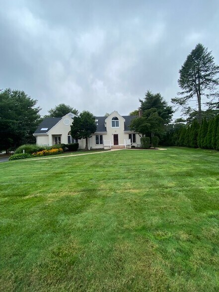 More Photos Of 66 Harned Rd, Commack Medical For Lease