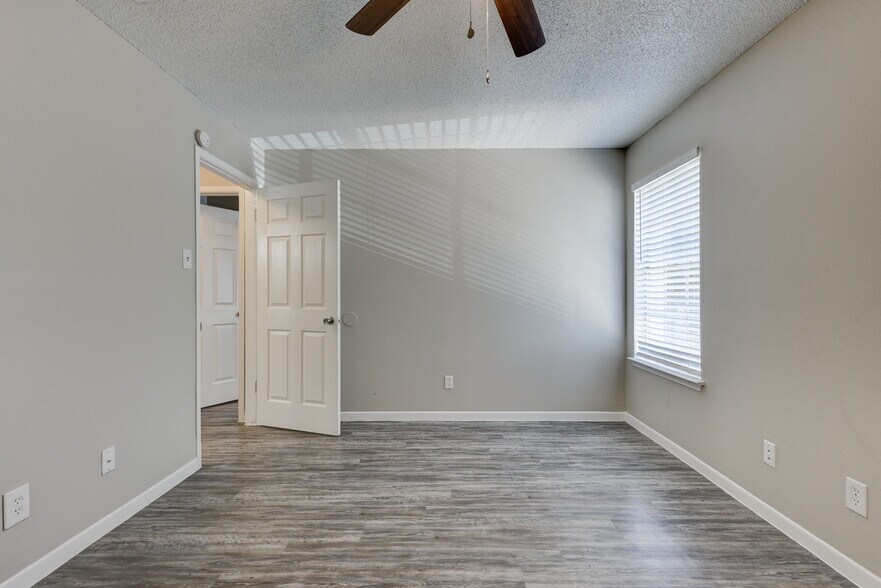 More Photos Of 737 W Mayfield Blvd, San Antonio Apartments For Sale