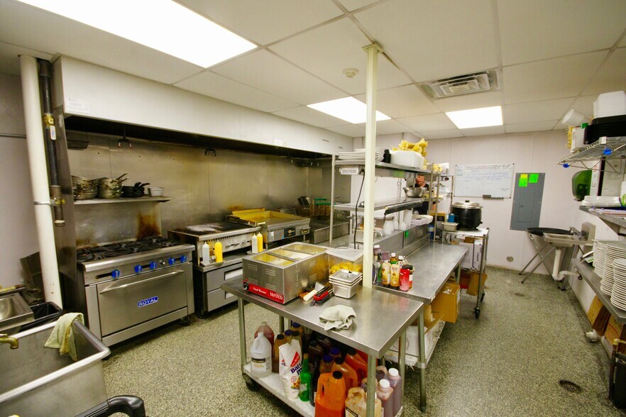 4412 Manchester Dr, Rockford, IL 61109 Restaurant For Sale