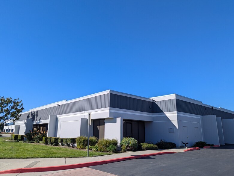 More Photos Of 601 Del Norte Blvd, Oxnard Warehouse For Lease