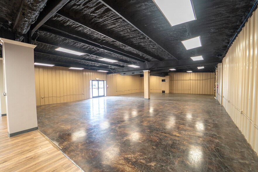 More Photos Of 6602 N Navarro St, Victoria General Retail For Sale