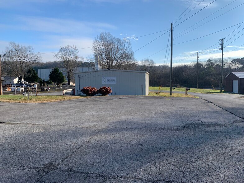 More Photos Of 1321 US Hwy 41 N, Calhoun Office For Lease