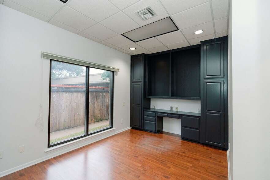 More Photos Of 2215 Midwestern Pky, Wichita Falls Medical For Lease