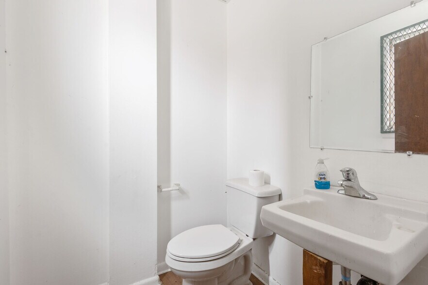 More Photos Of 362-374 Western Hwy, Tappan Freestanding For Lease