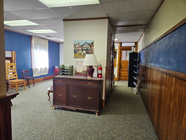 More Photos Of 231 E Railway St, Coleman Loft Creative Space For Lease