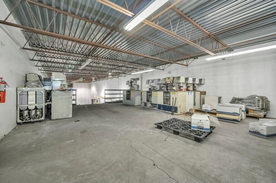 More Photos Of 4878 Van Epps Rd, Brooklyn Heights Manufacturing For Sale