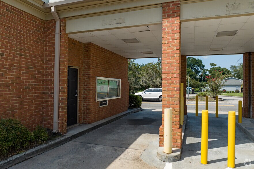 More Photos Of 2505 Abercorn St, Savannah Bank For Lease